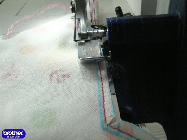 Как сделать повороты при работе на оверлоке