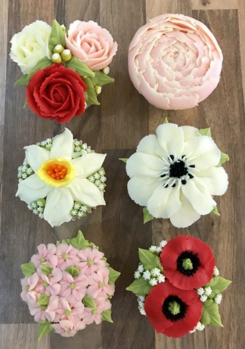 Кексы с нежным цветочным декором: идеи для вдохновенного творчества