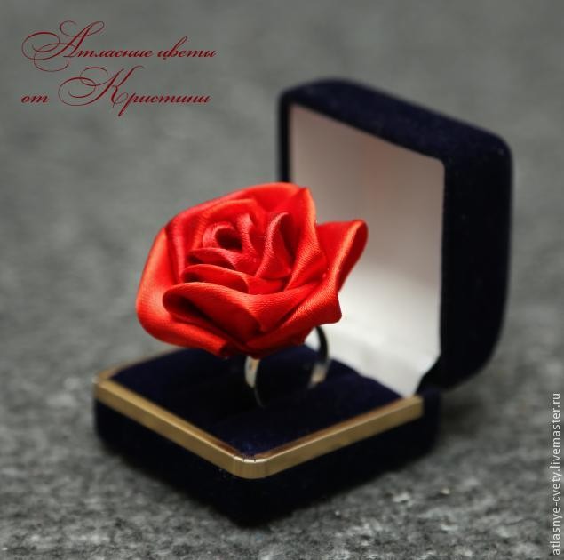 Роза в технике канзаши