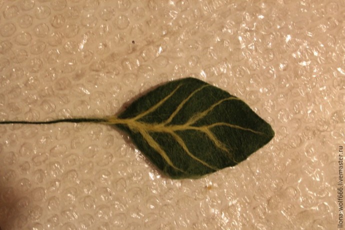 Шикарное колье с розой из войлока