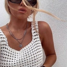 ​Топ с крупными дырочками