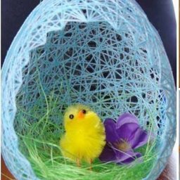 Яйцо из ниток и клея ПВА