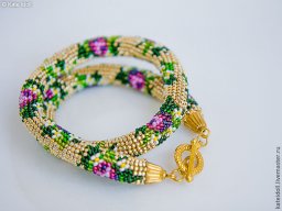 ​Красивый цветочный бисерный жгут крючком