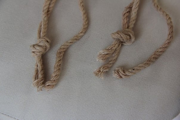 Ожерелье из веревки и бусин Ожерелье из веревки и бусин