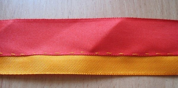 Двухцветная роза Двухцветная роза