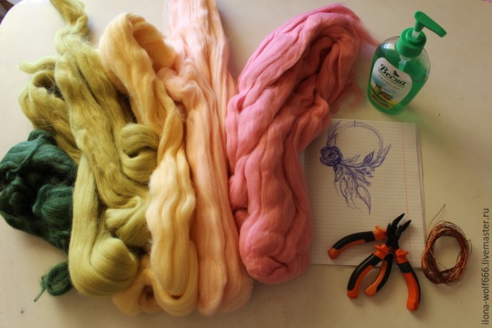 Шикарное колье с розой из войлока