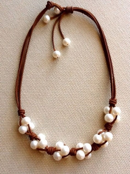 Украшения из шнурочков и бусин