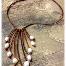 Украшения из шнурочков и бусин