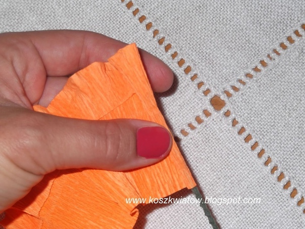 ​Мастерим гвоздики из гофрированной бумаги