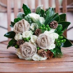 Очень милый букетик из мешковины своими руками