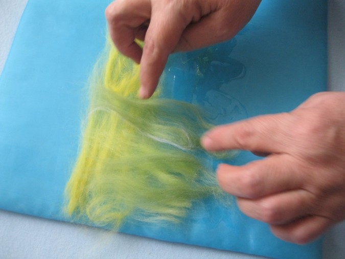 Одуванчики в жёлтых сарафанчиках: шерстяная живопись.