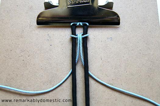 Браслет из шнурков