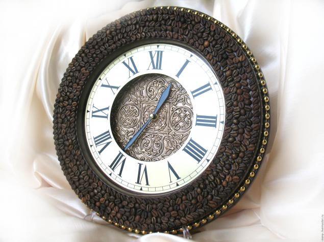 Часы с трехуровневым циферблатом