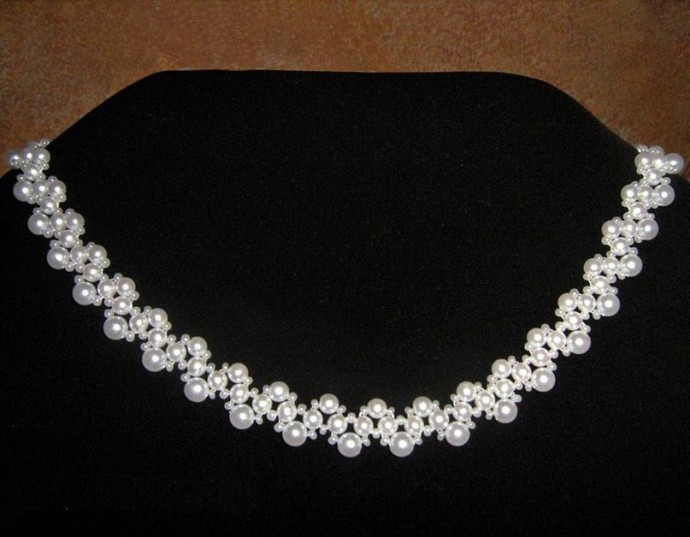 Ожерелье из жемчужин и бисера