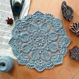 ​Плотная вязаная салфеточка