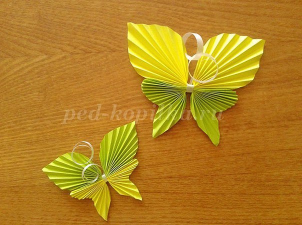 Милые бабочки из бумаги