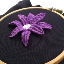 ​Вышиваем объёмный цветочек