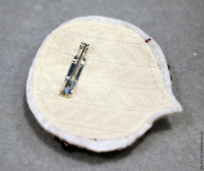 Аппетитная и сочная брошь "Гранат"