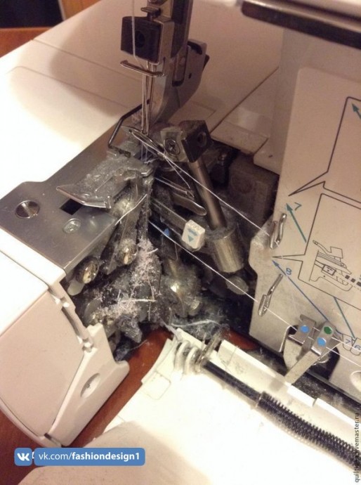 Чистим швейную машину или оверлок от пыли с помощью самодельной насадки для пылесоса