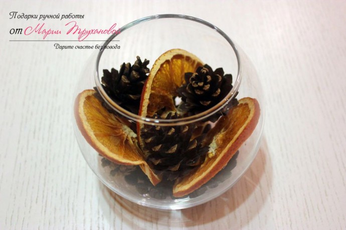 Саше в стеклянной вазе Саше в стеклянной вазе