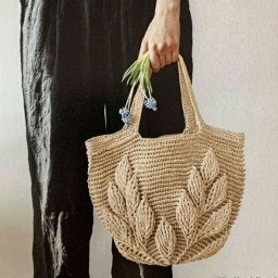 Вязаная пляжная сумка с ветками
