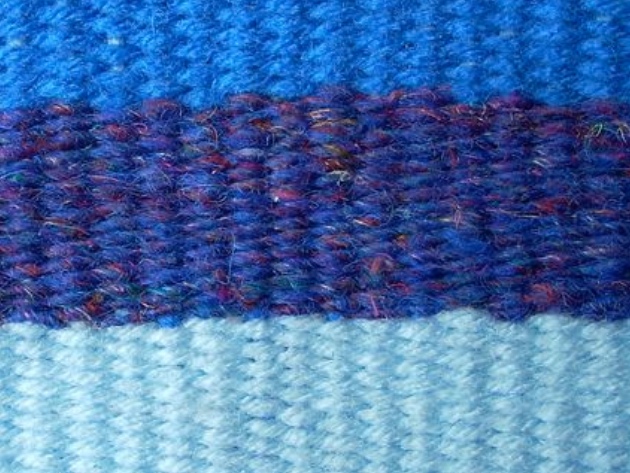 Плетём коврик без ткацкого станка при помощи картона и вилки