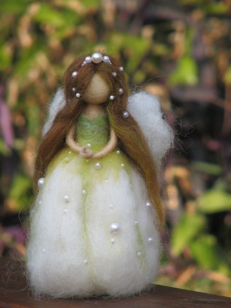 Воздушные ангелы и феи в технике валяния: чудесные идеи