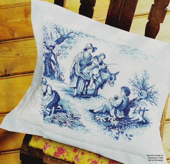 Бело-синяя вышивка