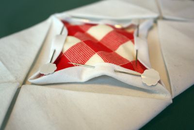 Изумительной красоты подушка с объемными элементами