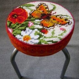 Использование вышивки в интерьере