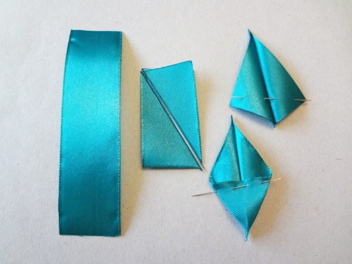 Нежная заколка своими руками