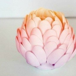 ​Ваза из одноразовых пластиковых ложек