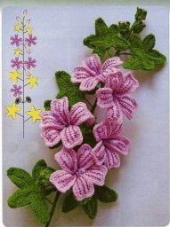 Вязаная ветка с цветами