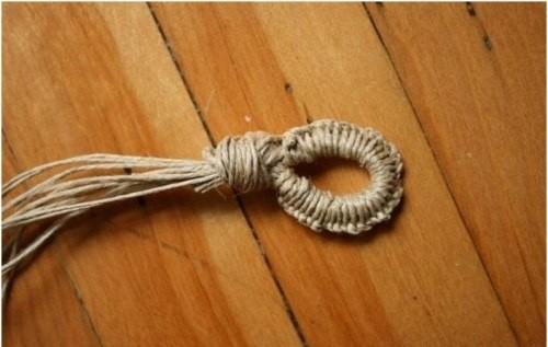 Браслет из льняного шнура и бусин