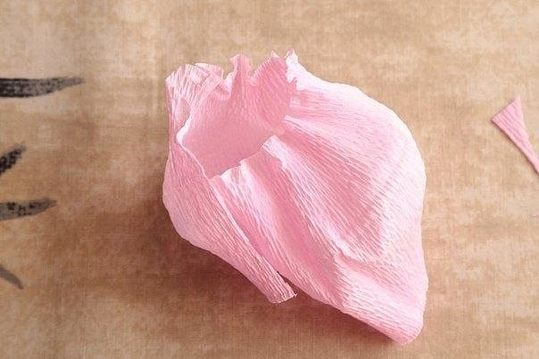 Изумительная роза из гофрированной бумаги: мастер-класс