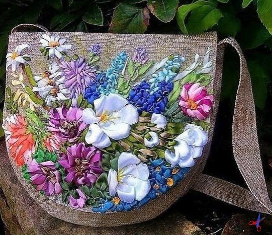 ​Восхитительные сумки с цветочной вышивкой лентами