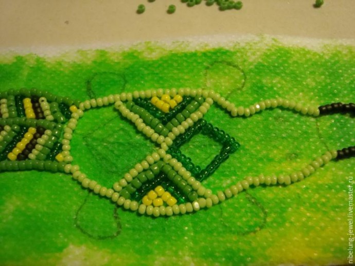 Утконос в этническом стиле