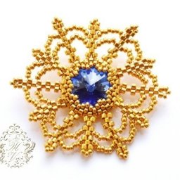 ​Плетение красивой новогодней броши