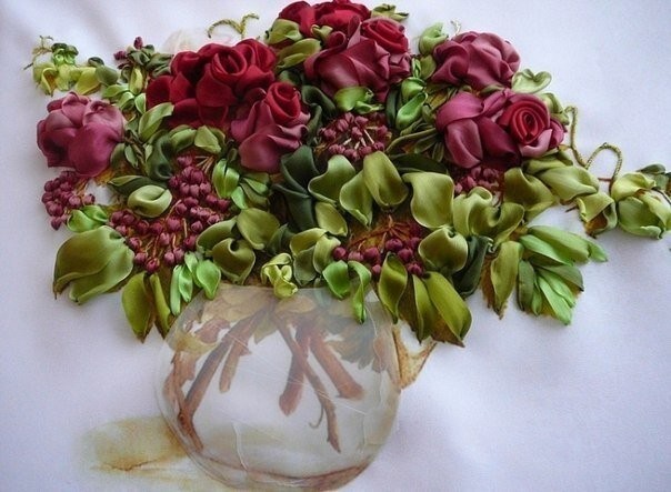 ​Вышивка лентами восхитительных розочек: идеи, которые побуждают к творчеству