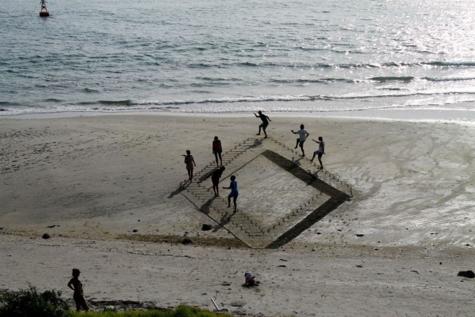 ​3D рисунки на пляжах: идеи для летнего творчества