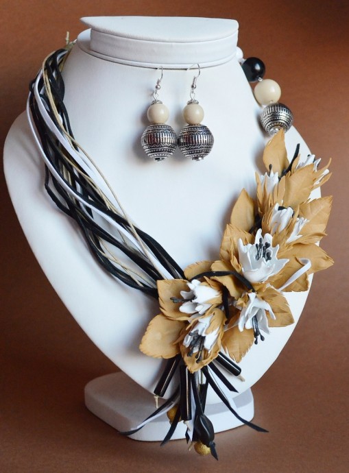 ​Идеи ярких и красочных колье к новому году