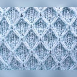 Красивый узор с сотами на спицах