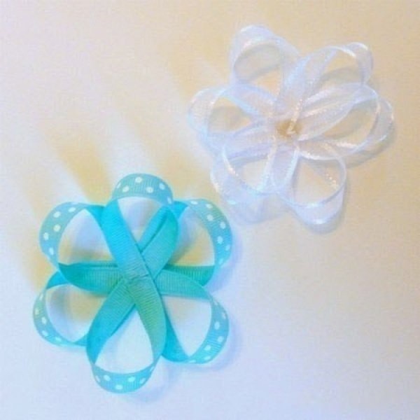 Бантик-цветочек из лент