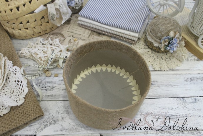 Круглая шкатулка