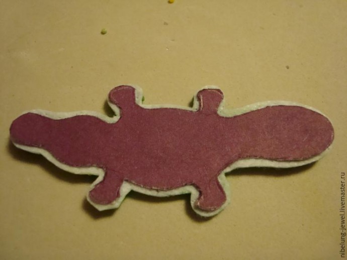 Утконос в этническом стиле