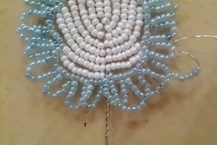 Цветок ириса из бисера