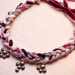 Плетёное колье из мулине