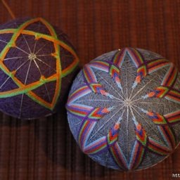 Темари или искусство вышивки на шарах: стрельчатый цветок