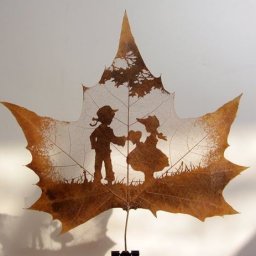 Арт из листьев