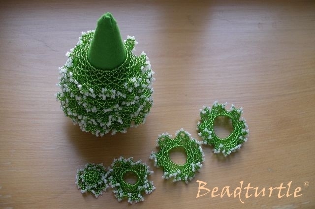 Елочка из бисера: зеленая красавица
